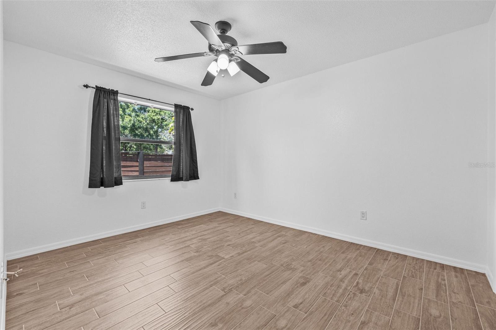Listing photo id 17 for 9981 58th Street N