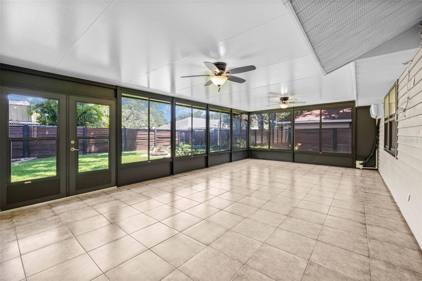 Listing photo id 18 for 9981 58th Street N