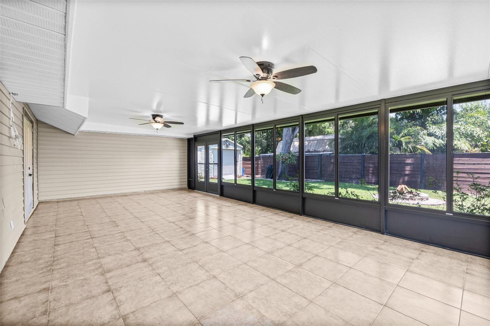Listing photo id 19 for 9981 58th Street N