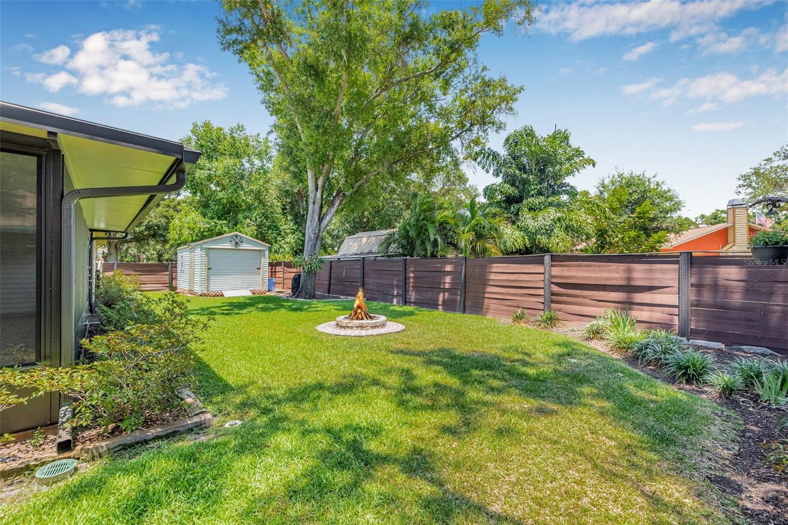 Listing photo id 20 for 9981 58th Street N