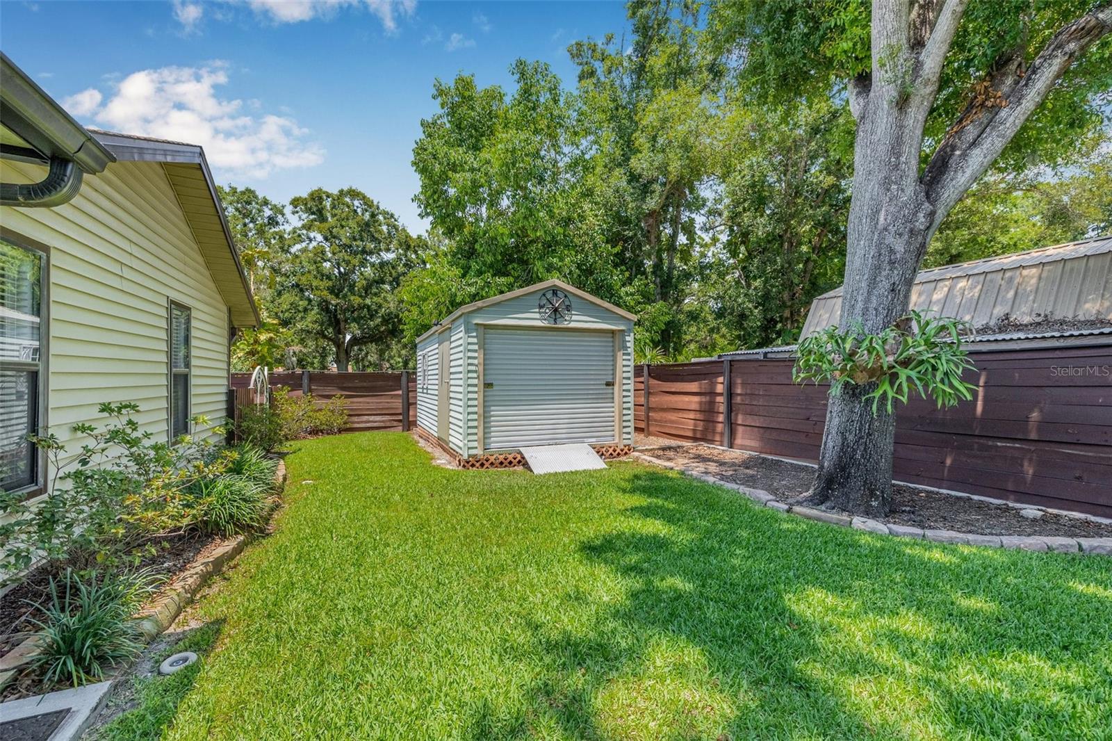 Listing photo id 22 for 9981 58th Street N