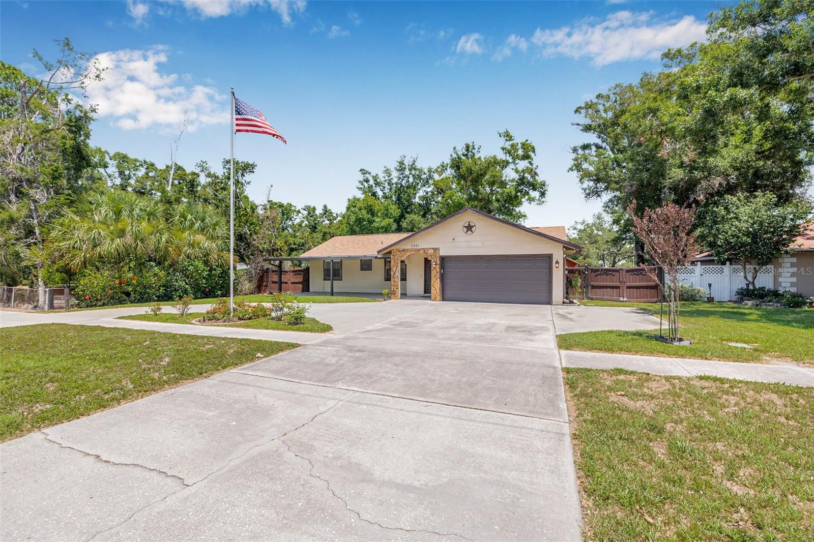 Listing photo id 24 for 9981 58th Street N