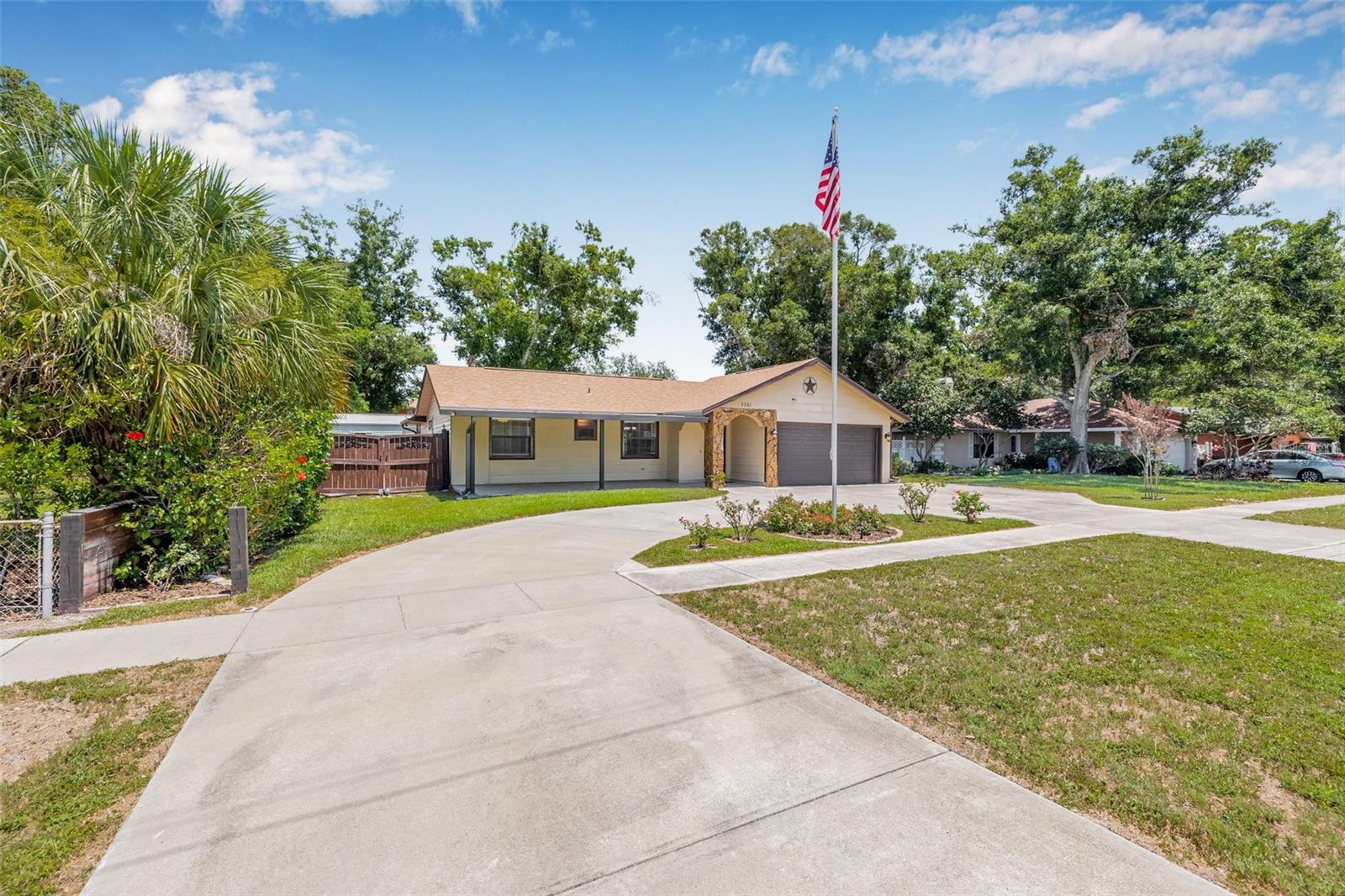 Listing photo id 27 for 9981 58th Street N