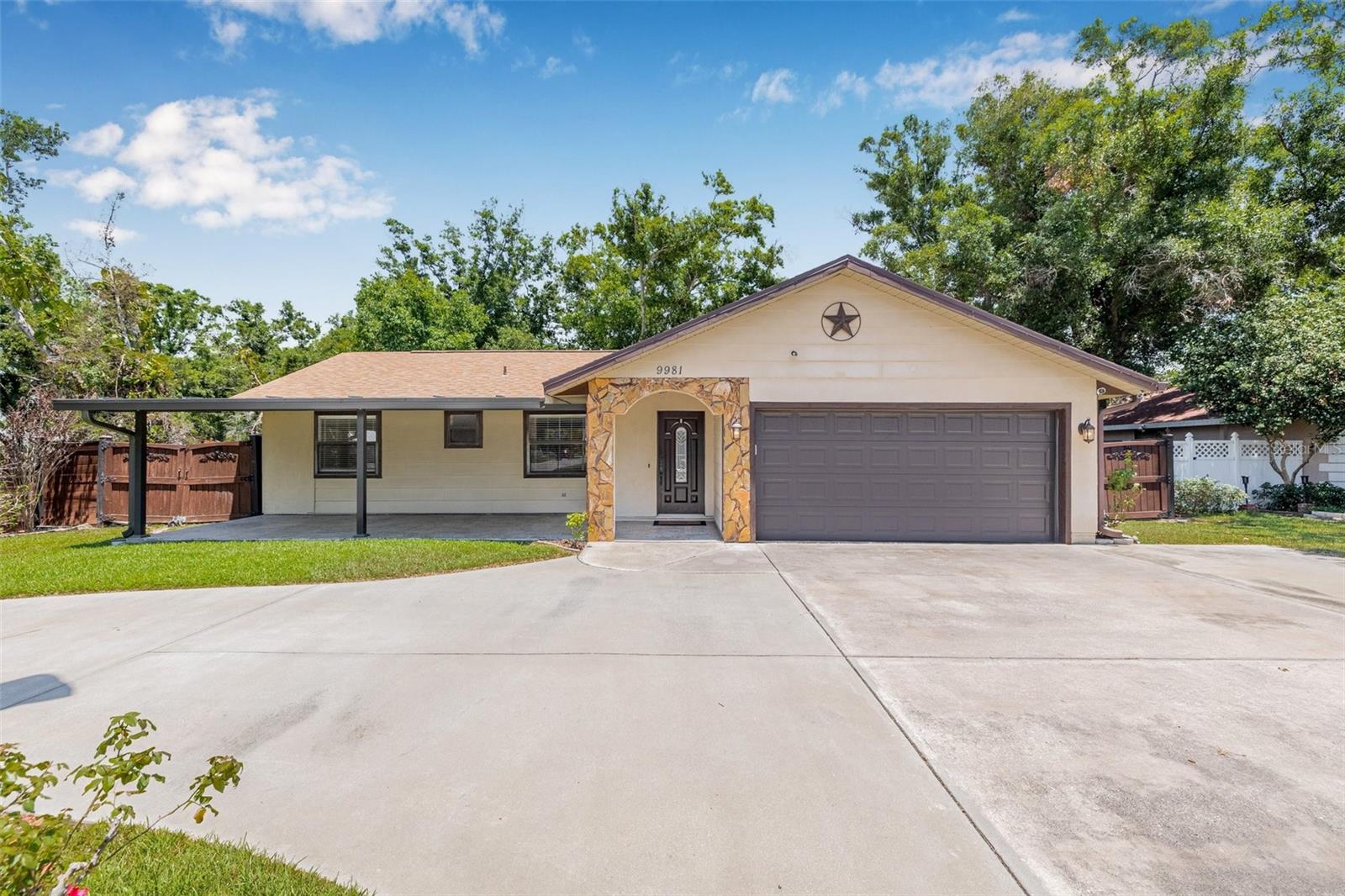 Listing photo id 28 for 9981 58th Street N