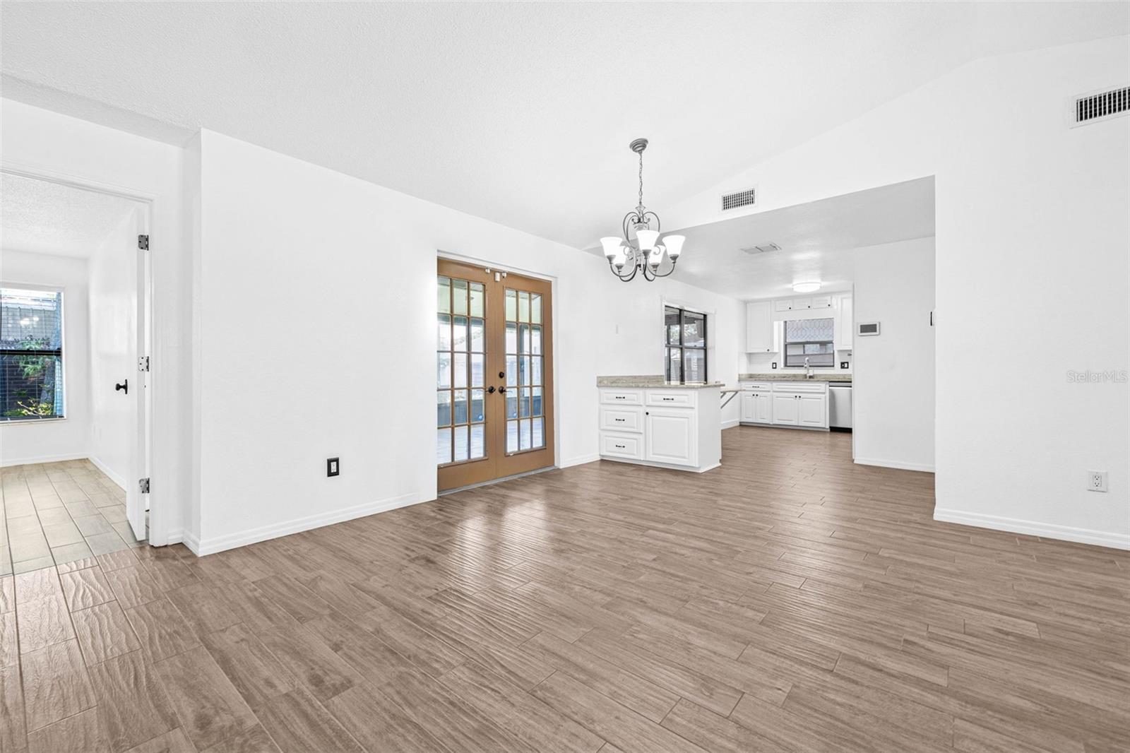 Listing photo id 6 for 9981 58th Street N