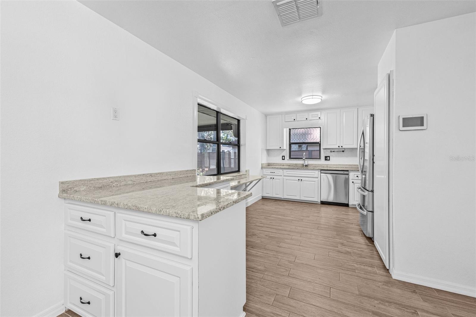 Listing photo id 7 for 9981 58th Street N