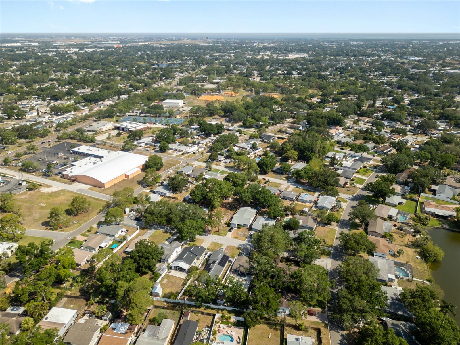 Listing photo id 9 for 753 63rd Avenue N