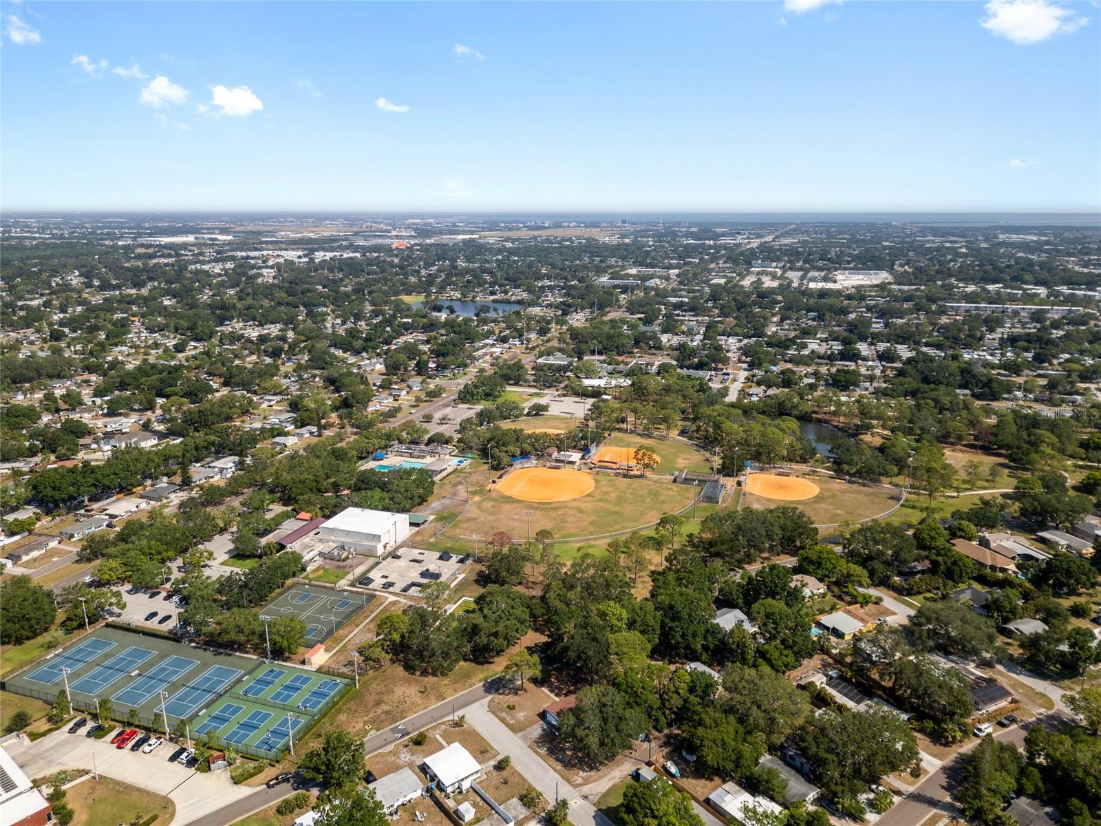 Listing photo id 15 for 753 63rd Avenue N