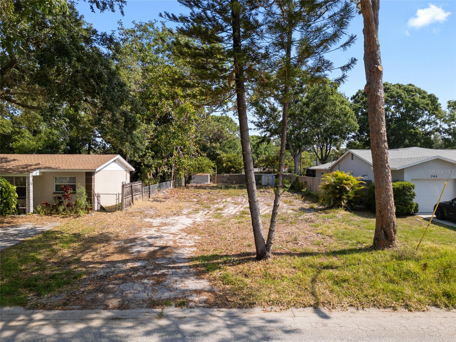 Listing photo id 2 for 753 63rd Avenue N