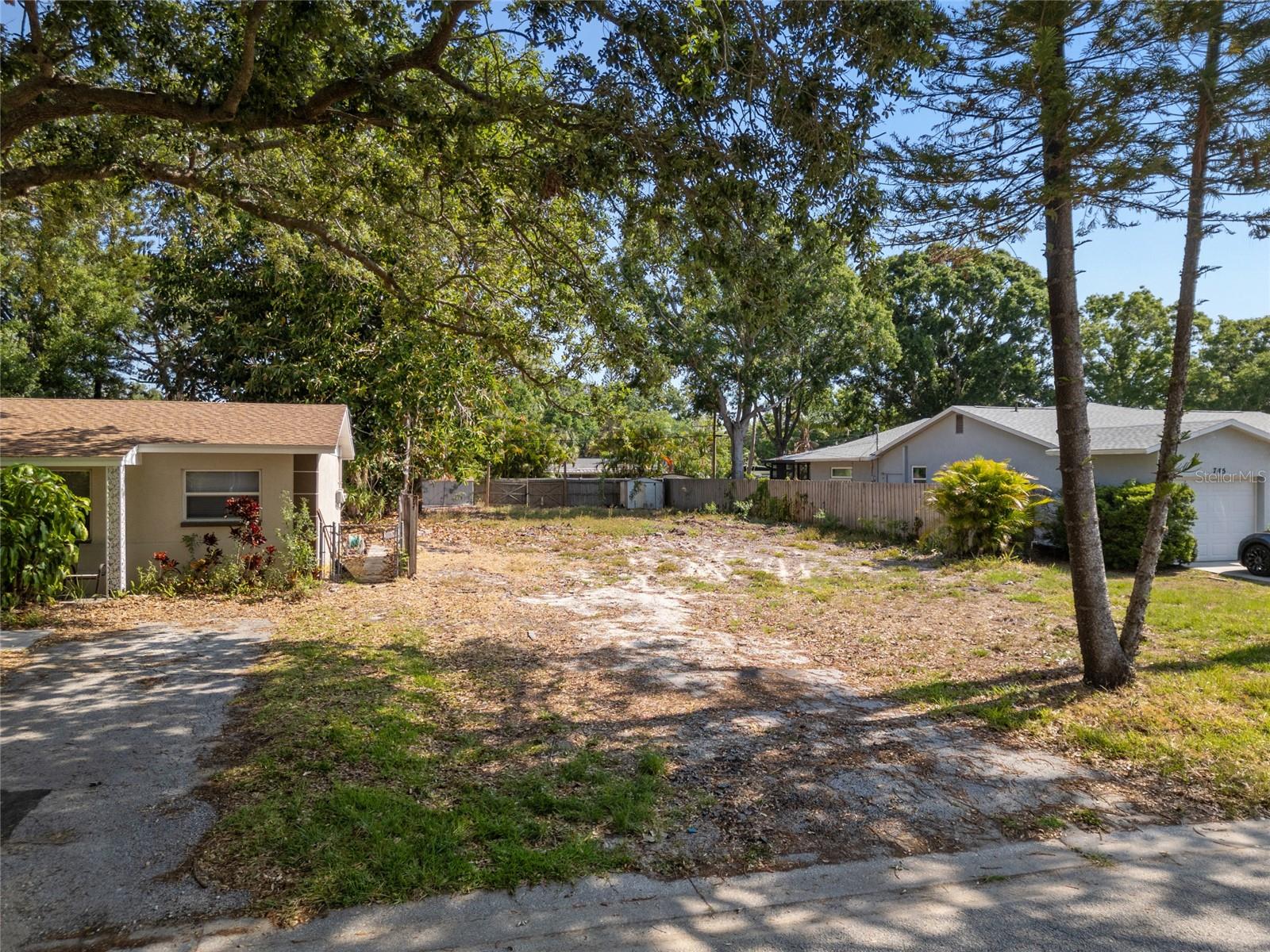 Listing photo id 3 for 753 63rd Avenue N