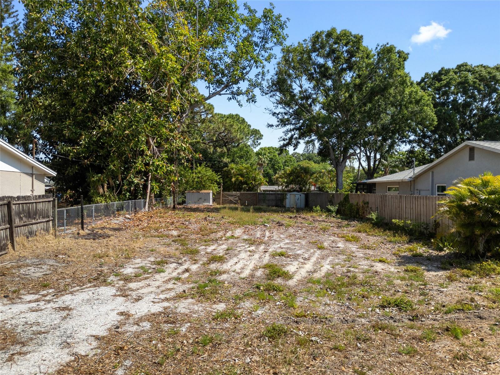 Listing photo id 4 for 753 63rd Avenue N