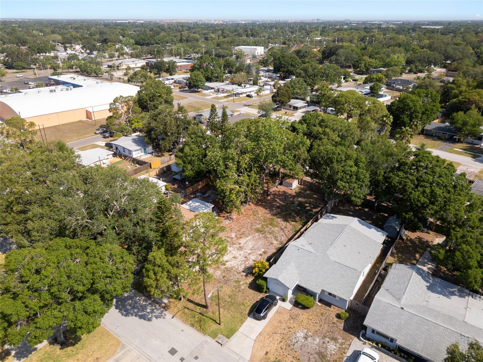 Listing photo id 7 for 753 63rd Avenue N