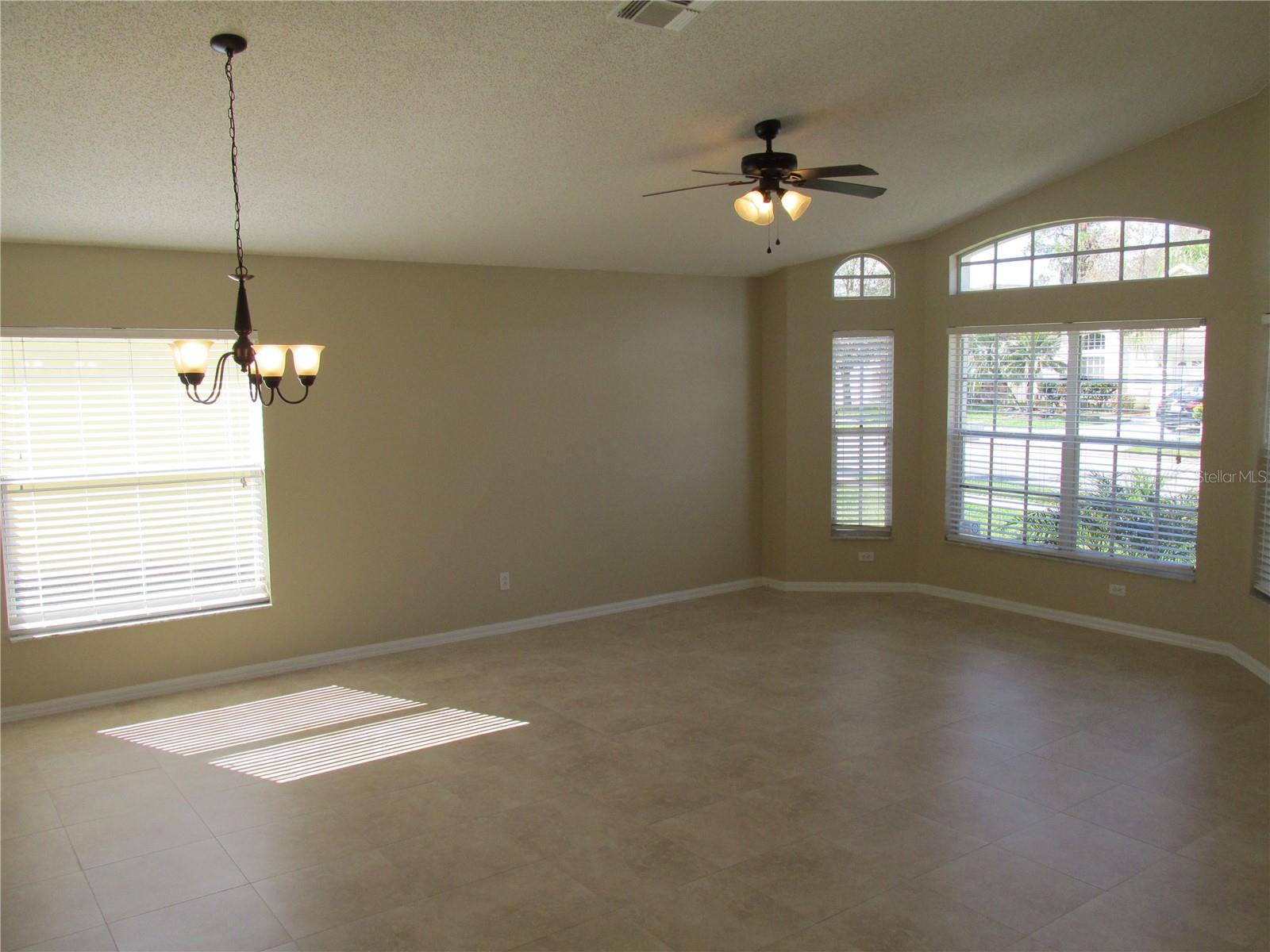 Image 4 of 36 For 1524 Maximilian Drive