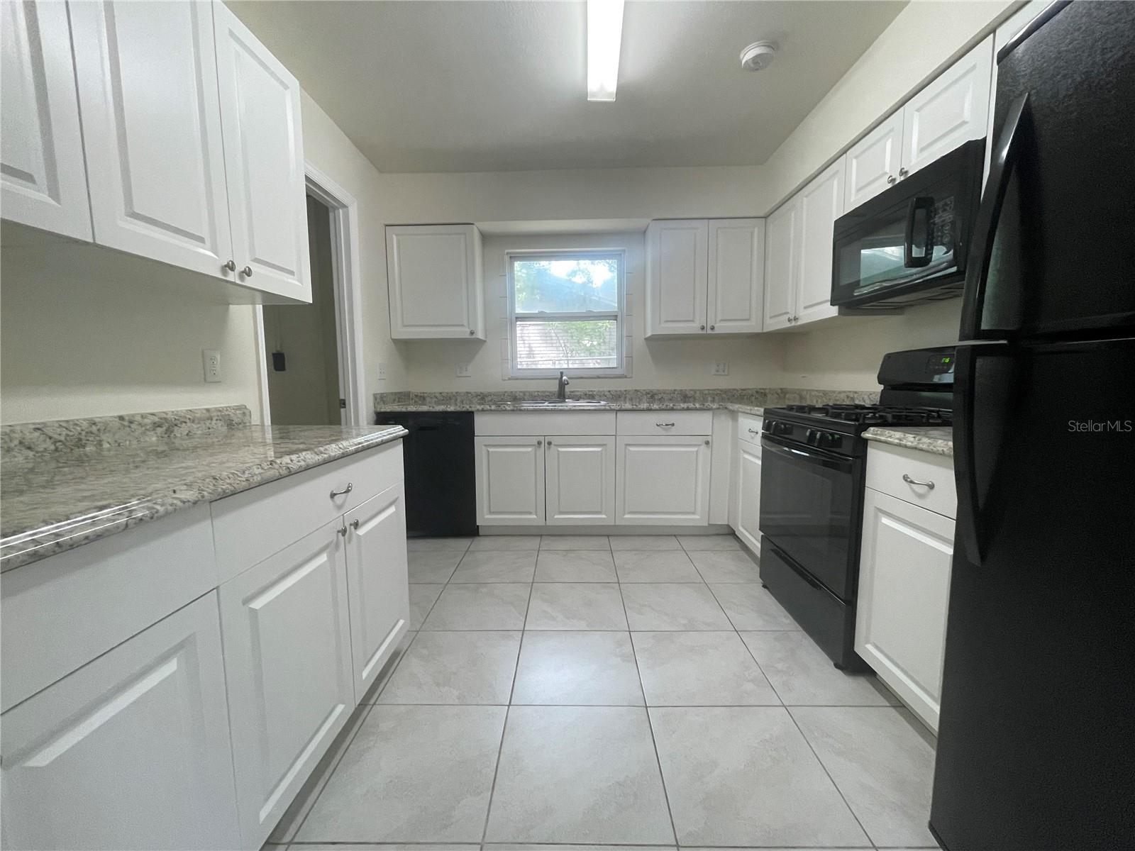 Image 4 of 14 For 206 Circle Hill Drive
