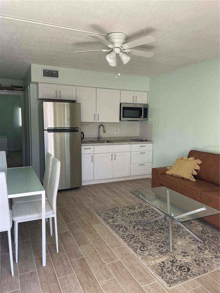 Image 2 of 7 For 14251 Gulf Boulevard 2