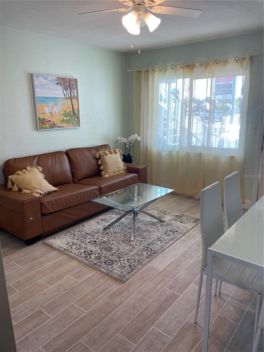 Image 3 of 7 For 14251 Gulf Boulevard 2