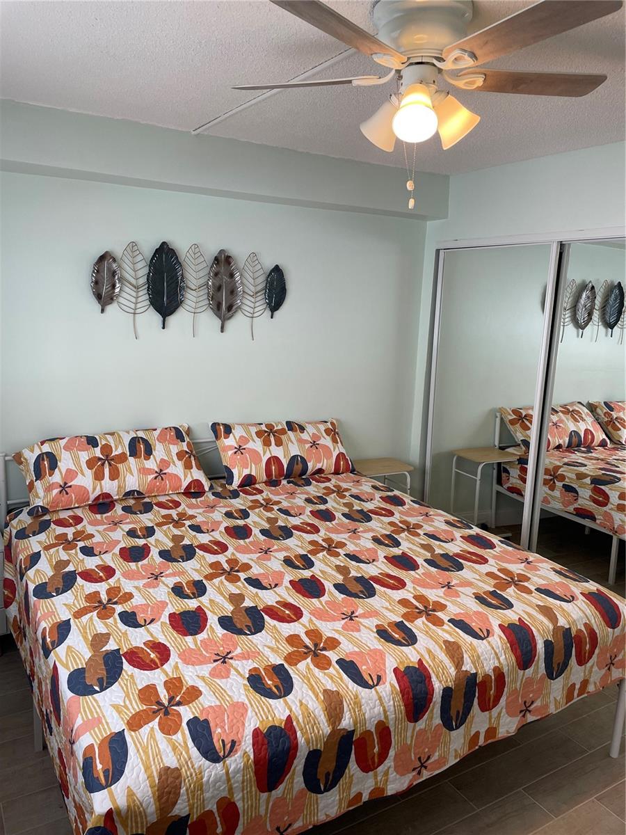 Image 4 of 7 For 14251 Gulf Boulevard 2