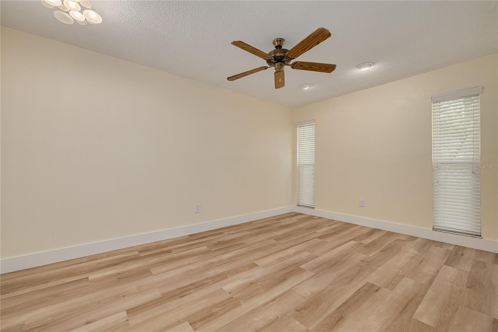 Image 35 of 60 For 2370 Weymouth Drive