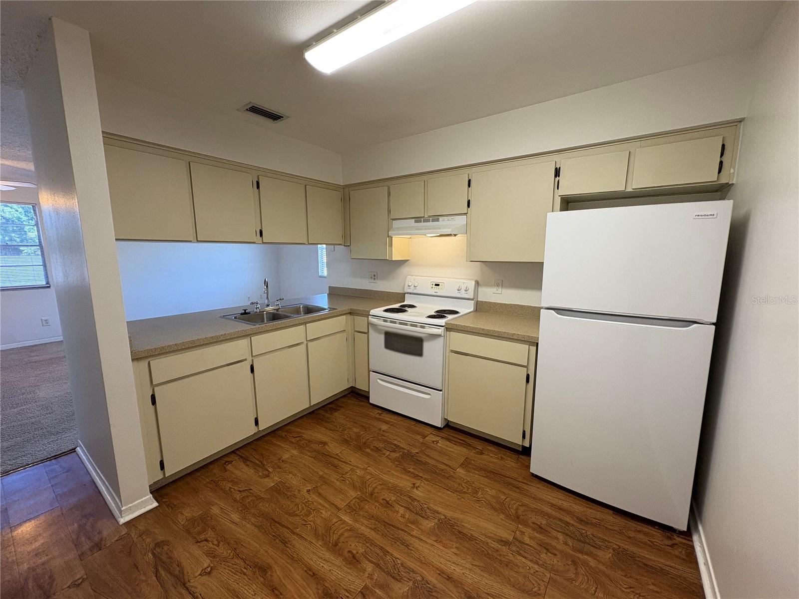 Image 2 of 11 For 5717 S Dale Mabry Highway D