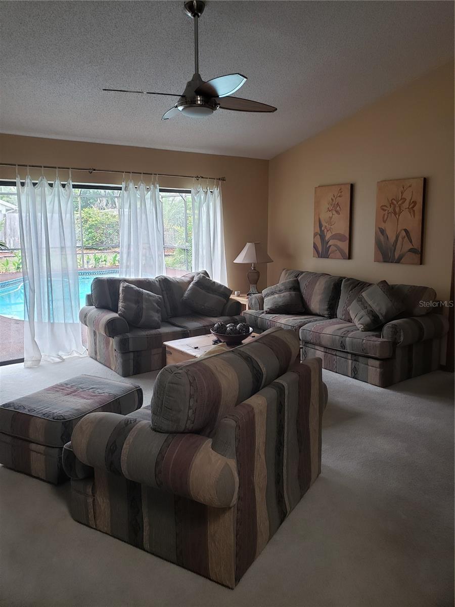 Image 10 of 40 For 625 Fayette Drive S