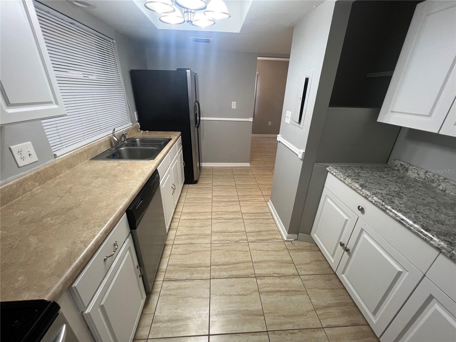 Listing photo id 9 for 2068 San Marino Way N