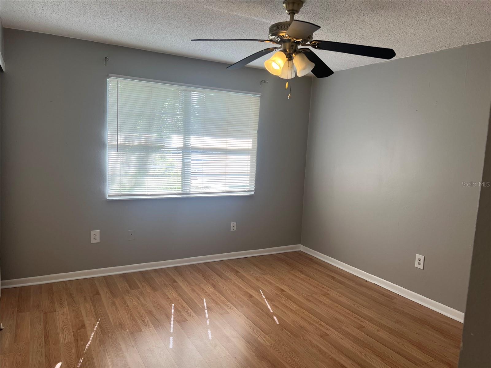Listing photo id 12 for 2068 San Marino Way N