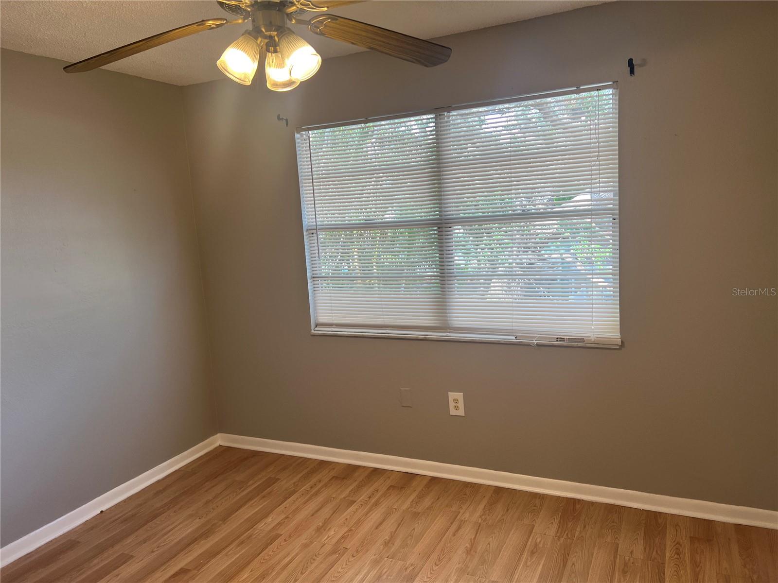 Listing photo id 13 for 2068 San Marino Way N