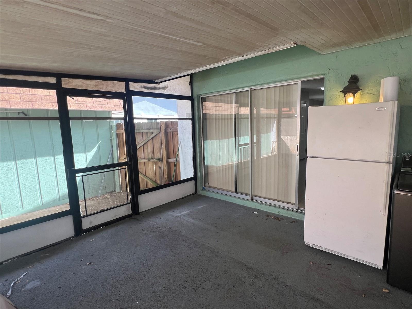 Listing photo id 16 for 2068 San Marino Way N