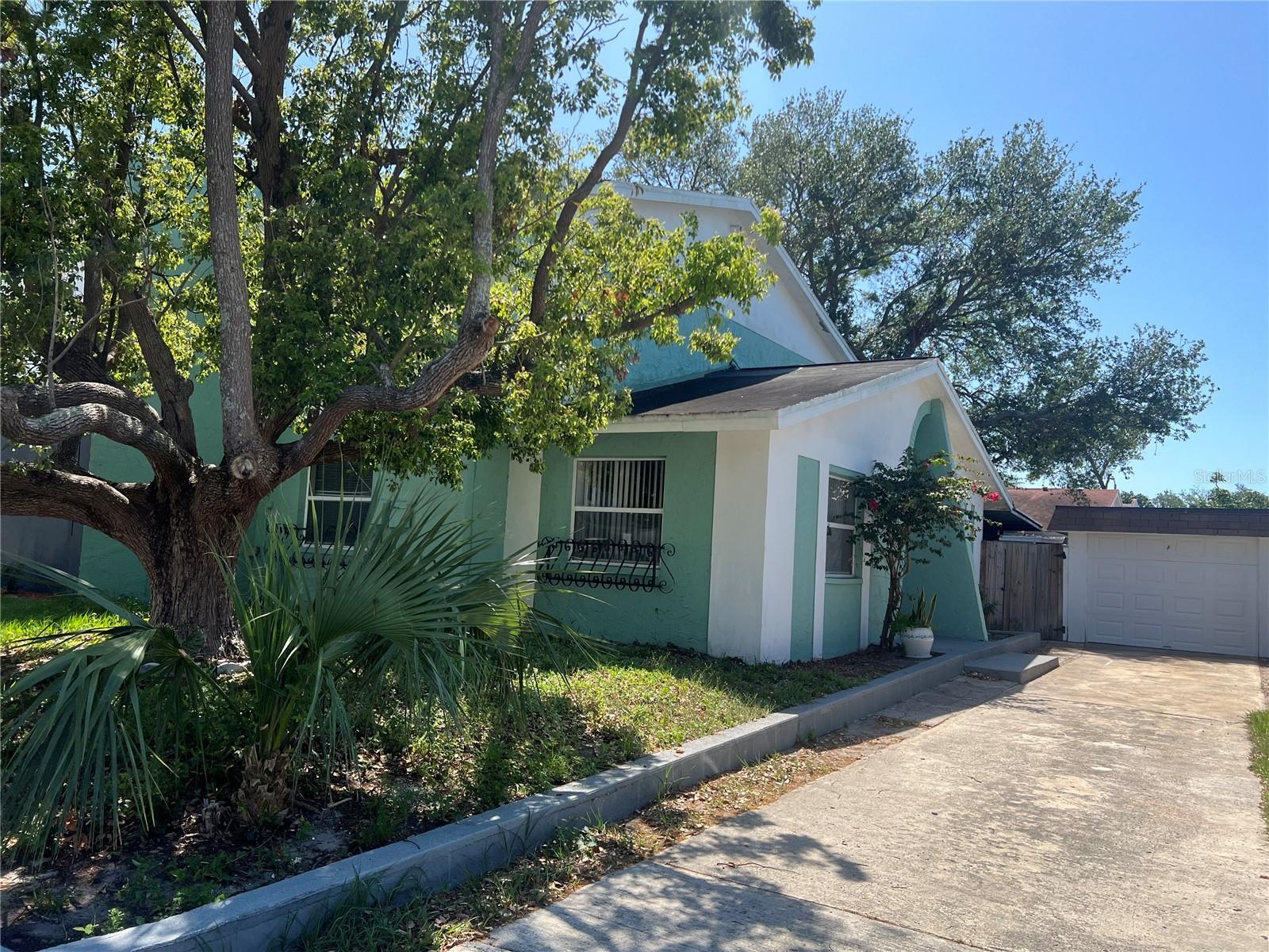 Listing photo id 0 for 2068 San Marino Way N