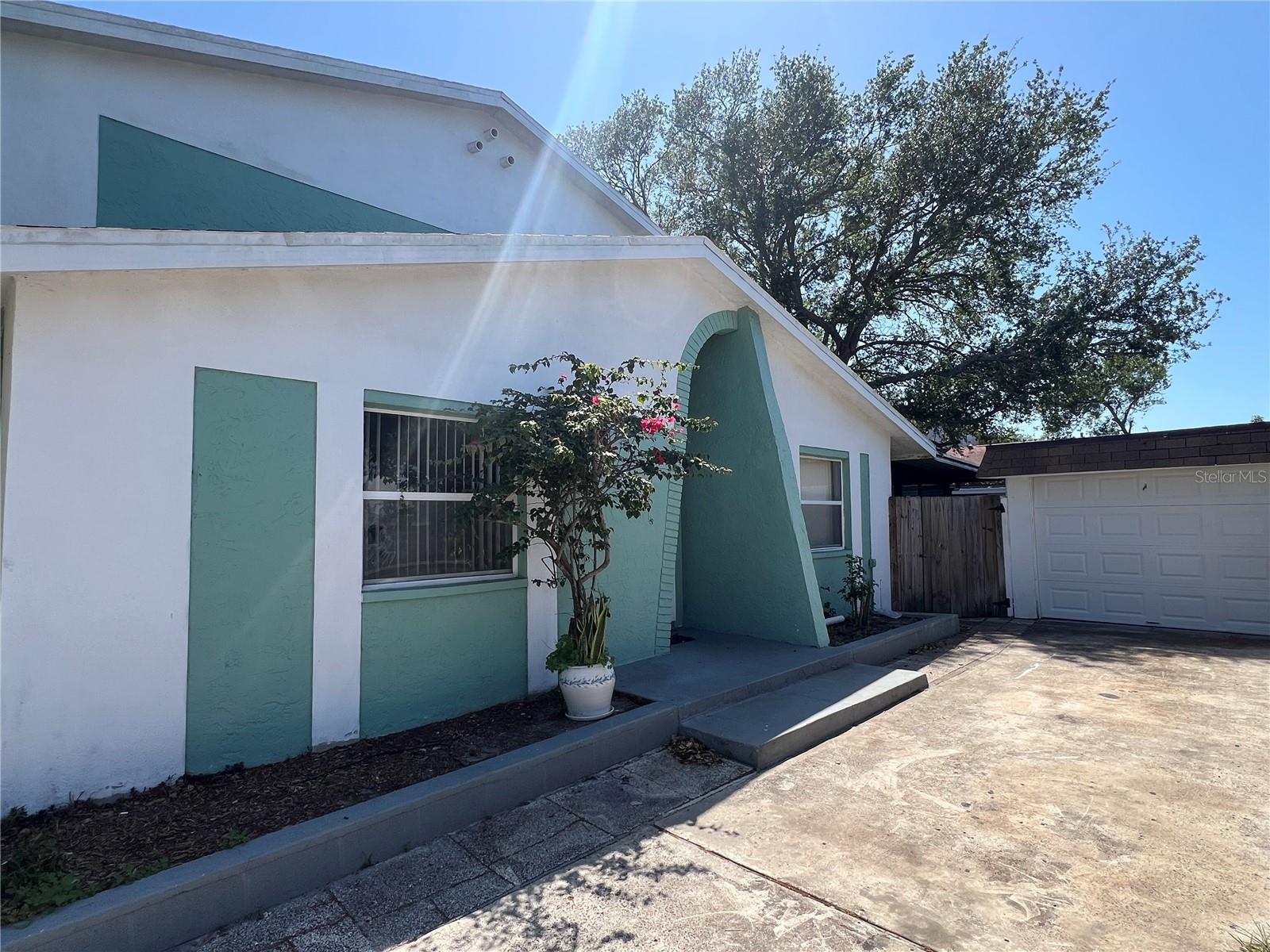 Listing photo id 1 for 2068 San Marino Way N