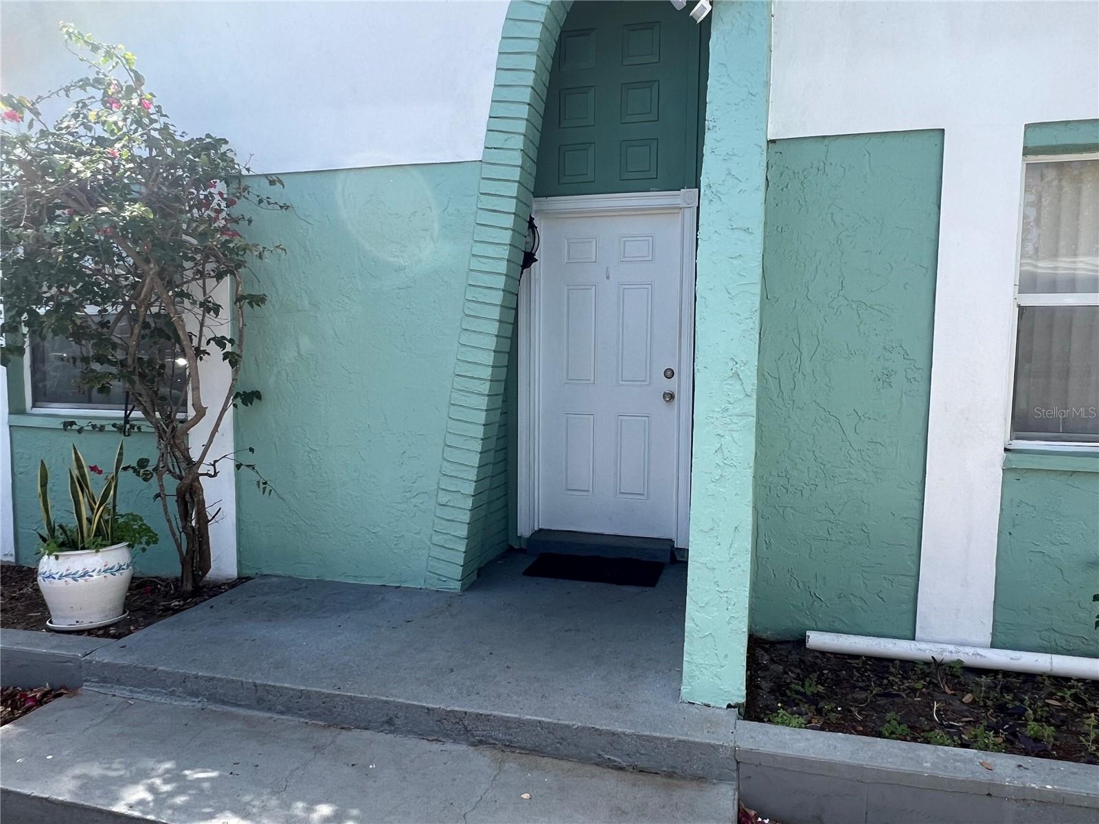 Listing photo id 2 for 2068 San Marino Way N