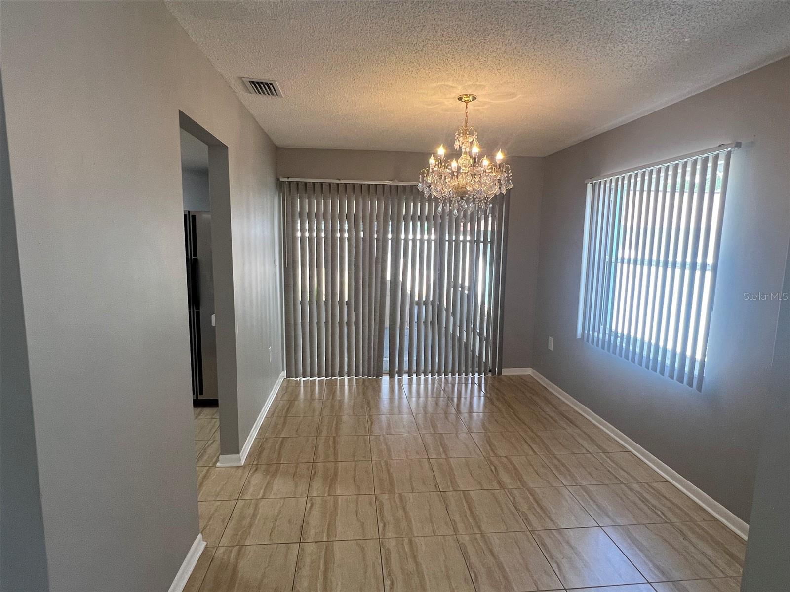 Listing photo id 4 for 2068 San Marino Way N