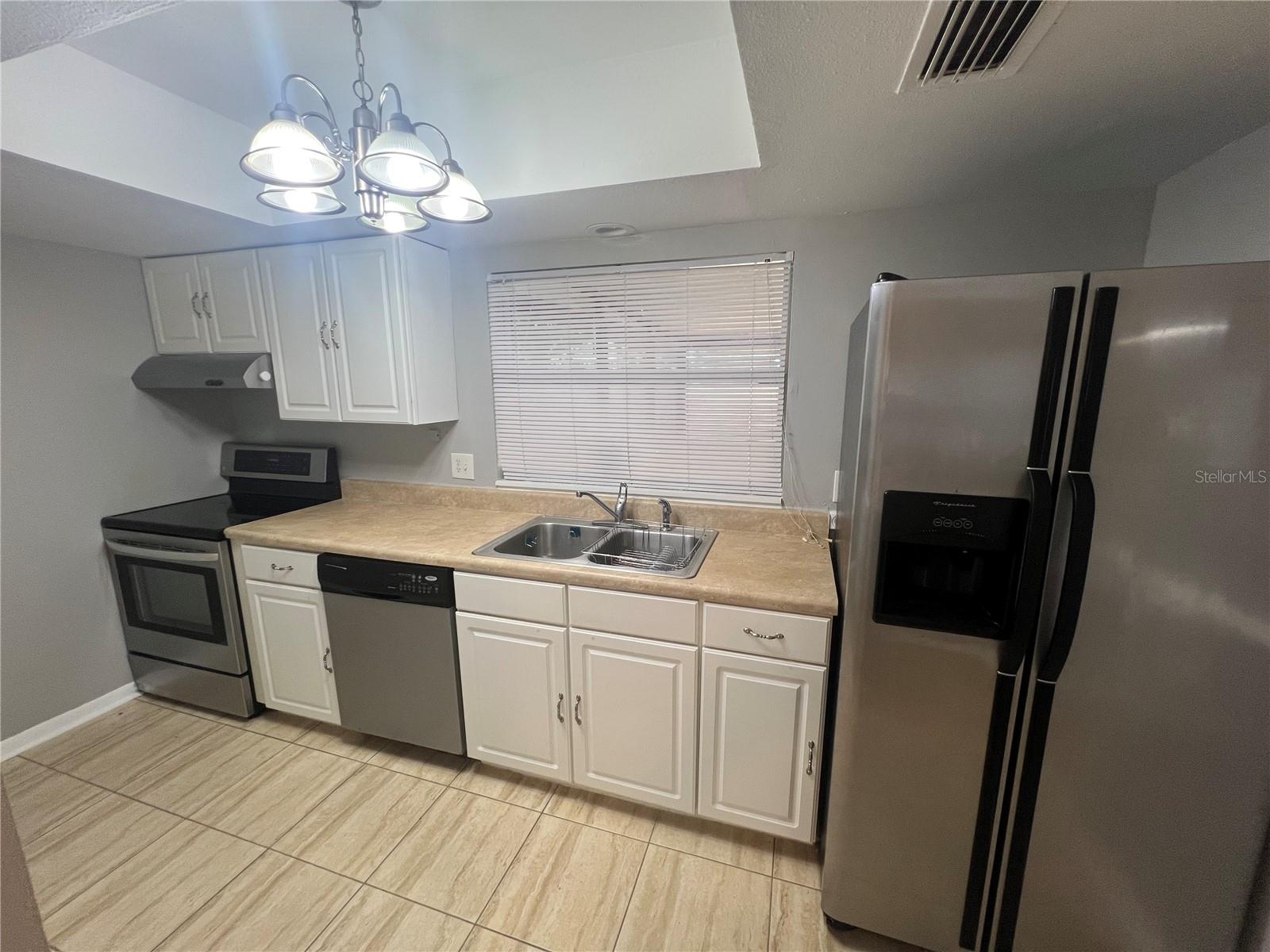 Listing photo id 7 for 2068 San Marino Way N