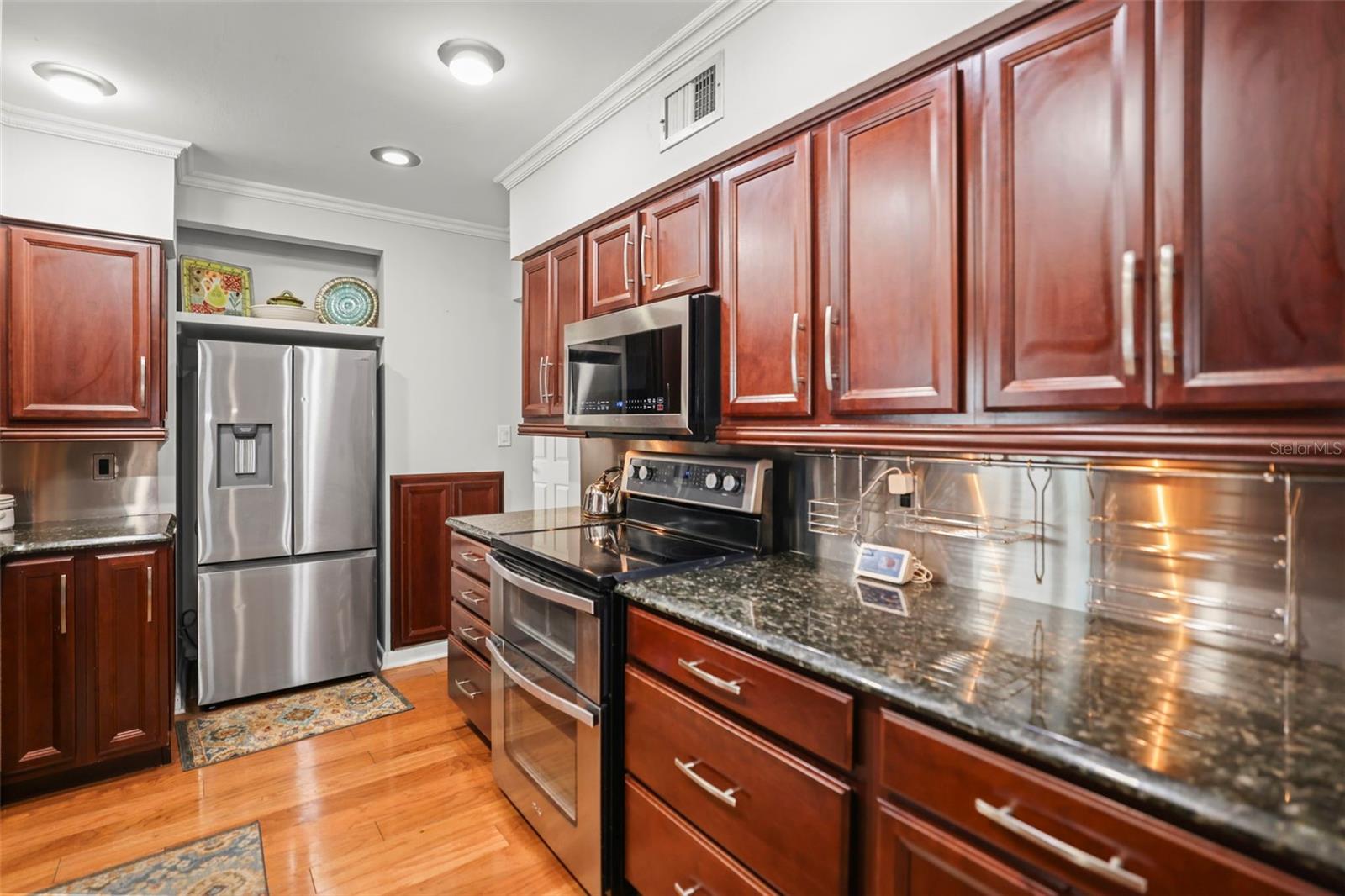 Image 17 of 54 For 811 Woodley Road