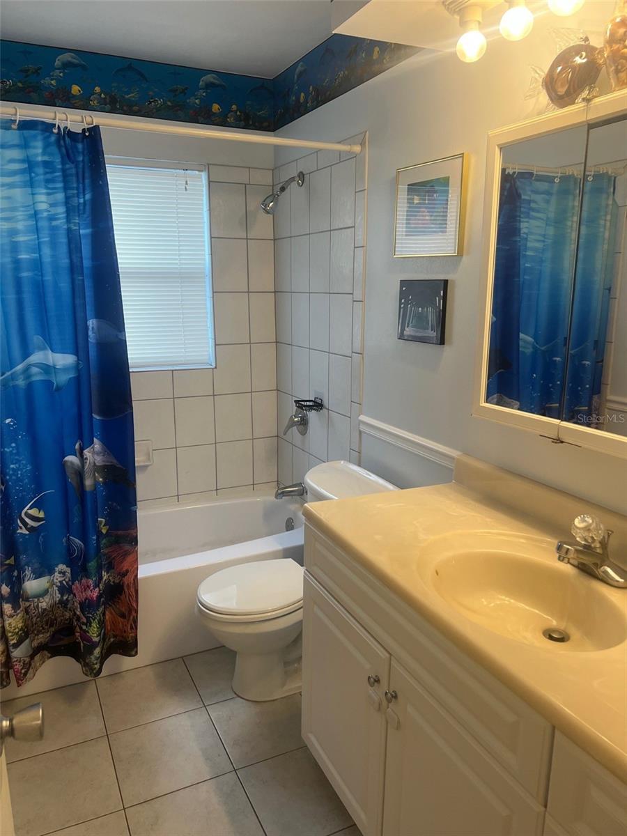Listing photo id 9 for 411 Debra Drive