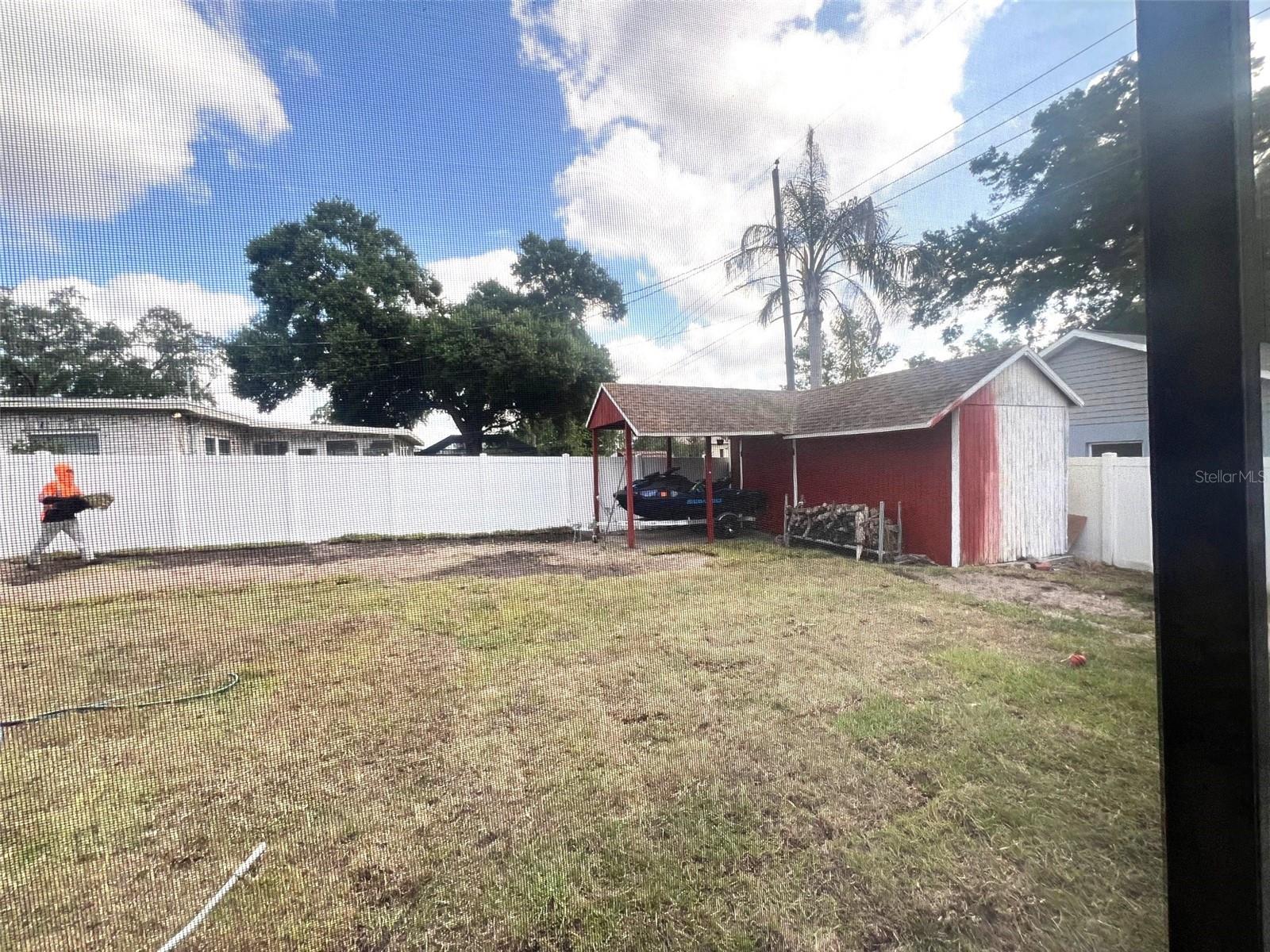 Listing photo id 12 for 411 Debra Drive