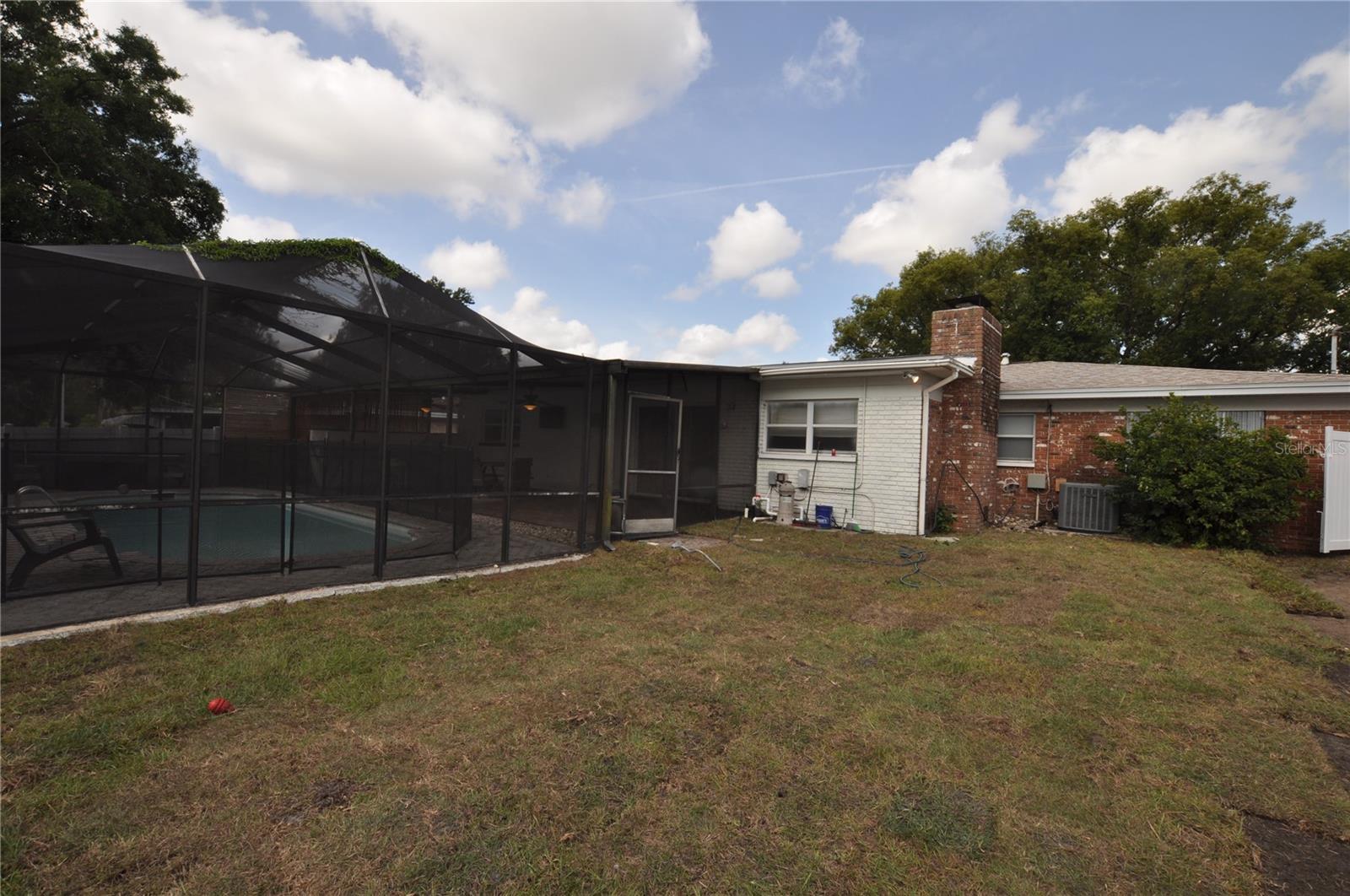 Listing photo id 13 for 411 Debra Drive