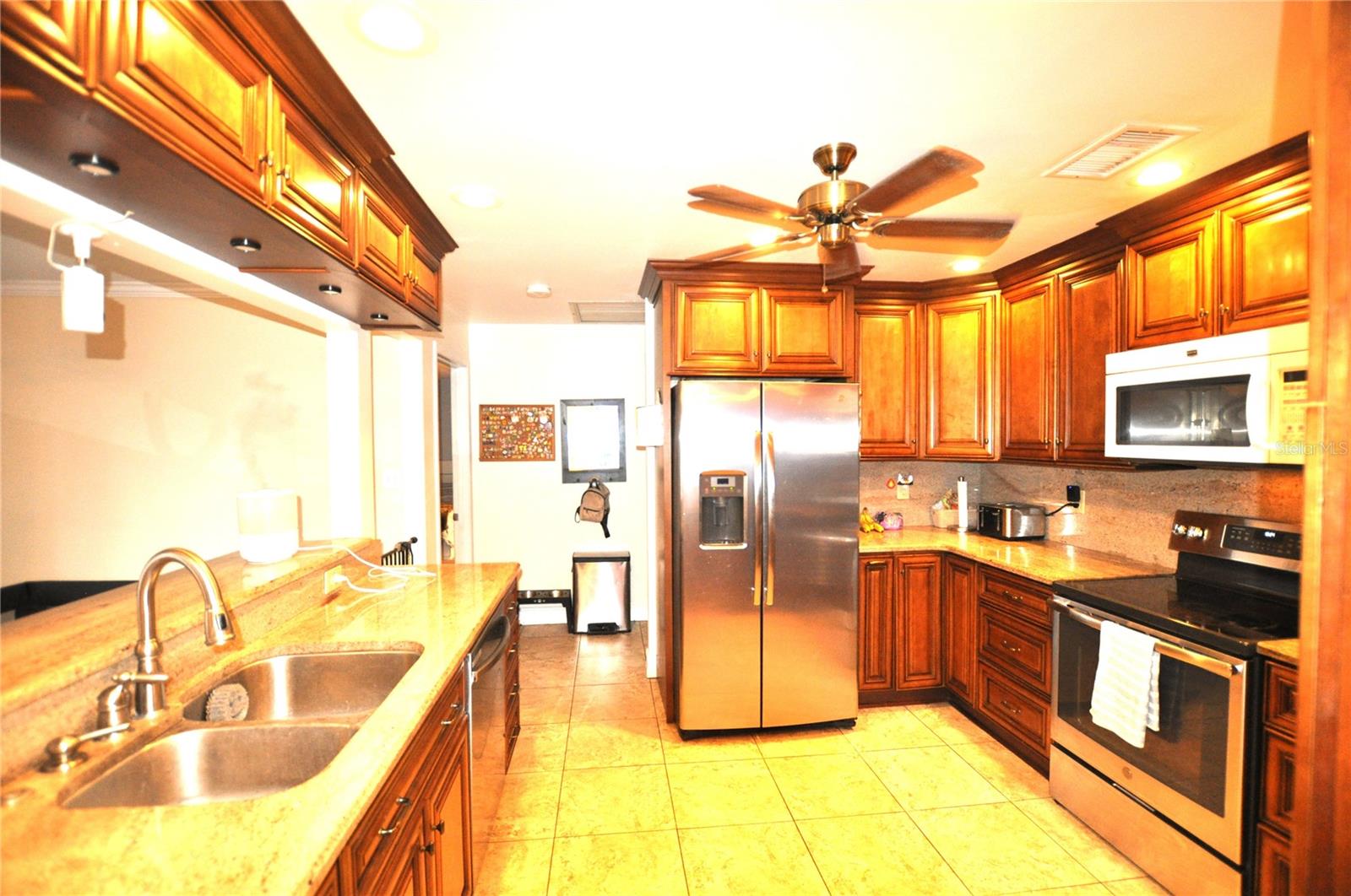 Listing photo id 1 for 411 Debra Drive