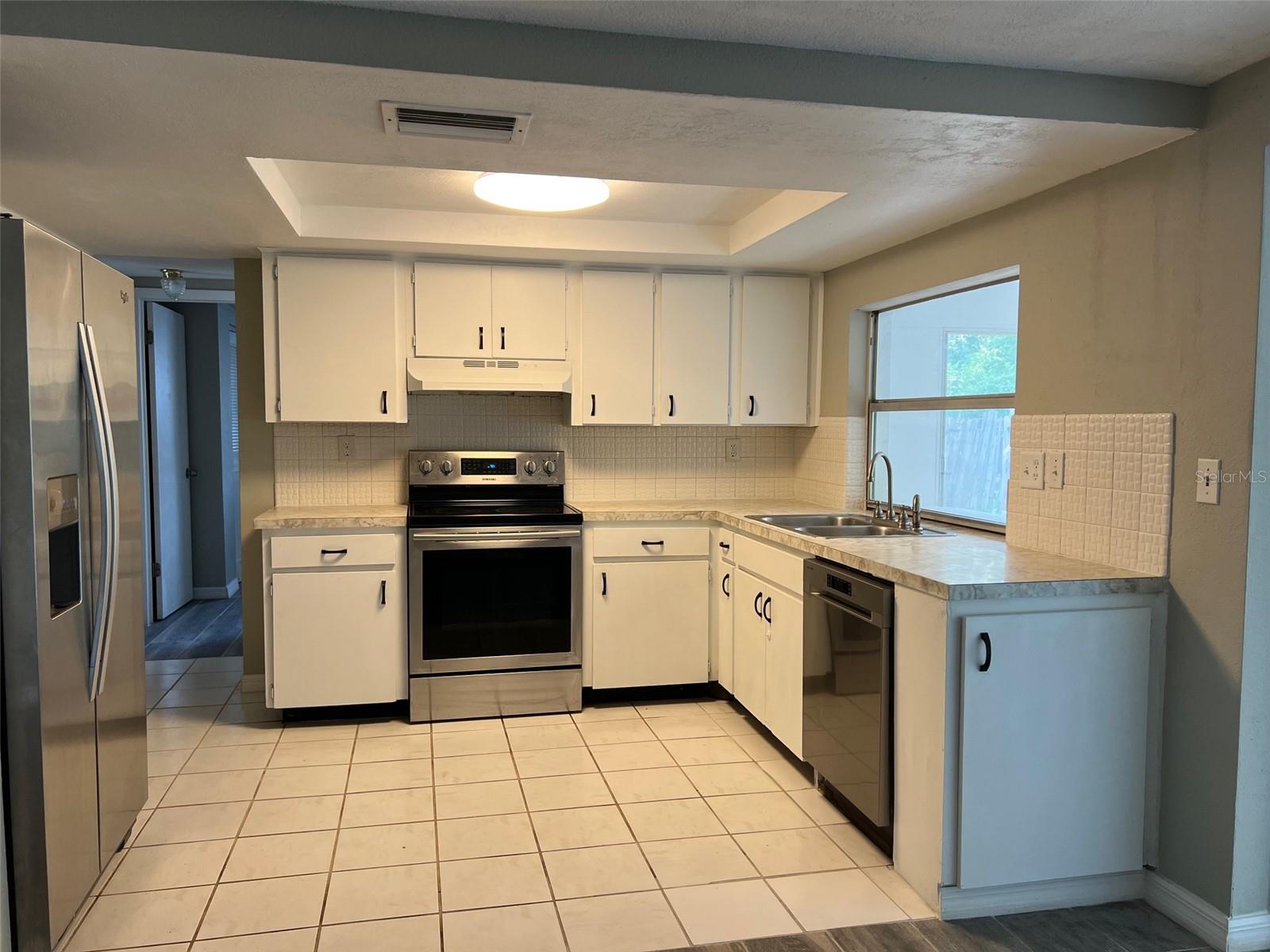 Listing photo id 3 for 7510 Sequoia Drive