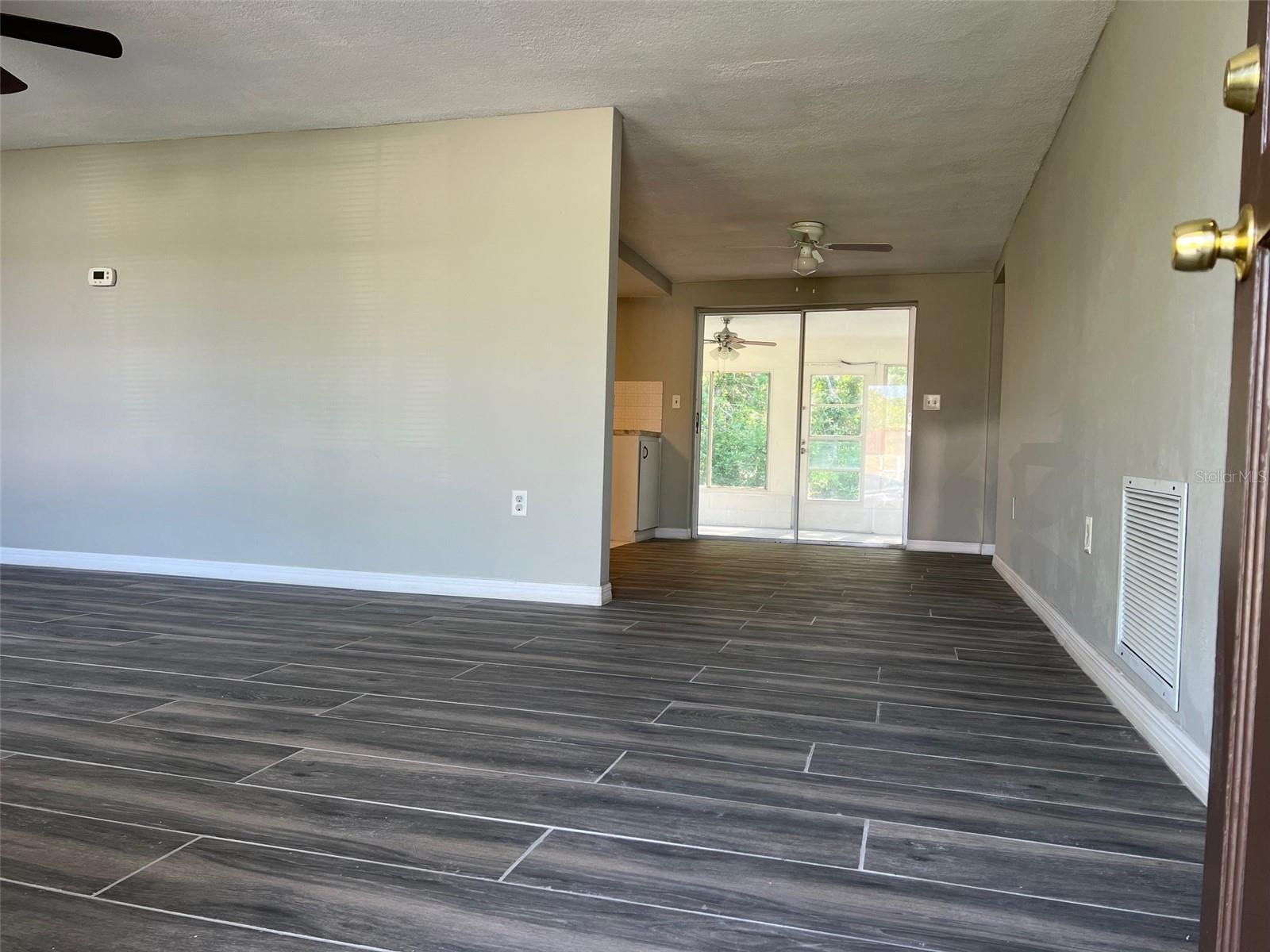 Listing photo id 5 for 7510 Sequoia Drive