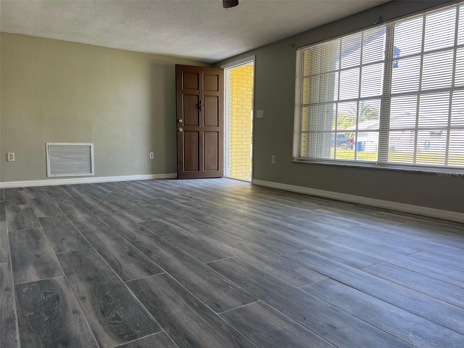 Listing photo id 6 for 7510 Sequoia Drive