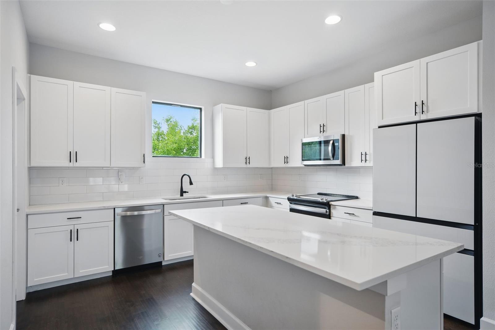 Image 3 of 41 For 1316 Carmen Street 2