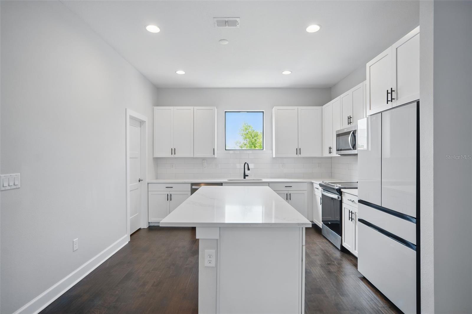 Image 4 of 41 For 1316 Carmen Street 2