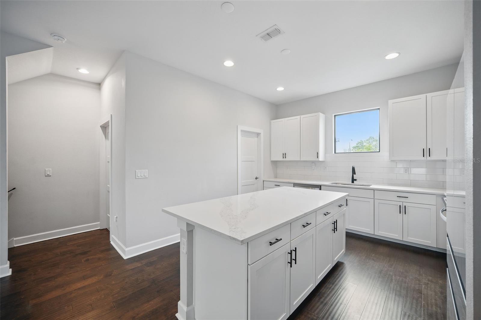 Image 5 of 41 For 1316 Carmen Street 2