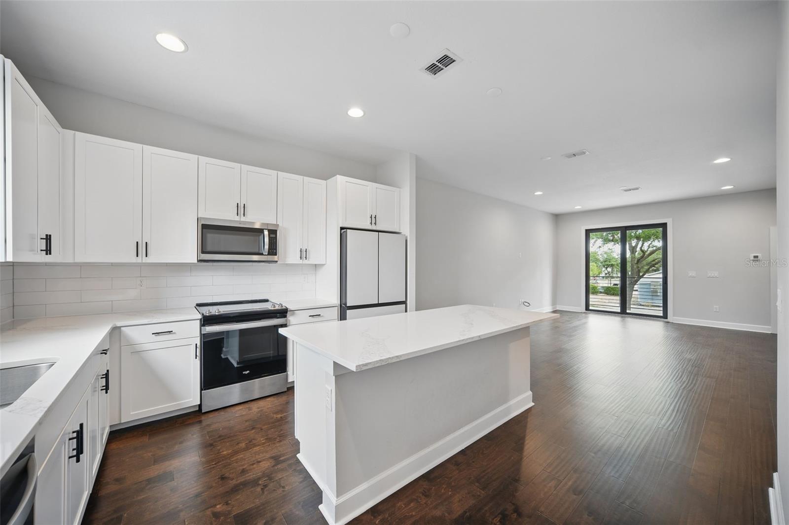 Image 6 of 41 For 1316 Carmen Street 2