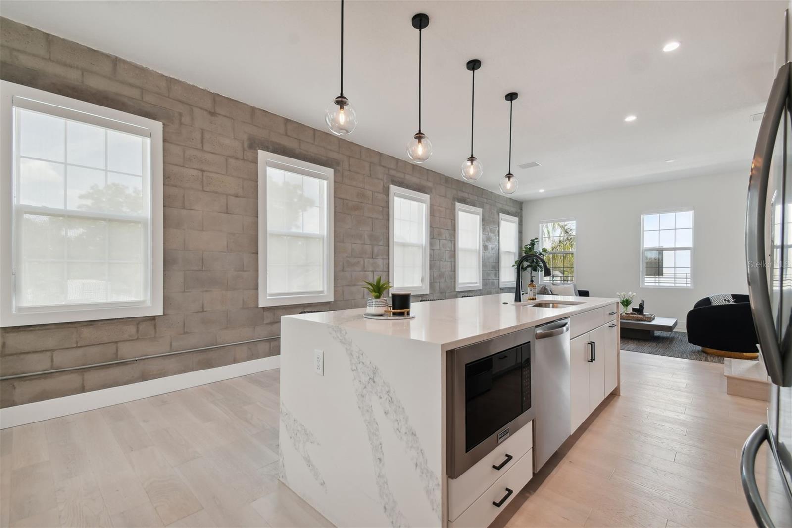 Image 16 of 41 For 2758 5th Avenue S