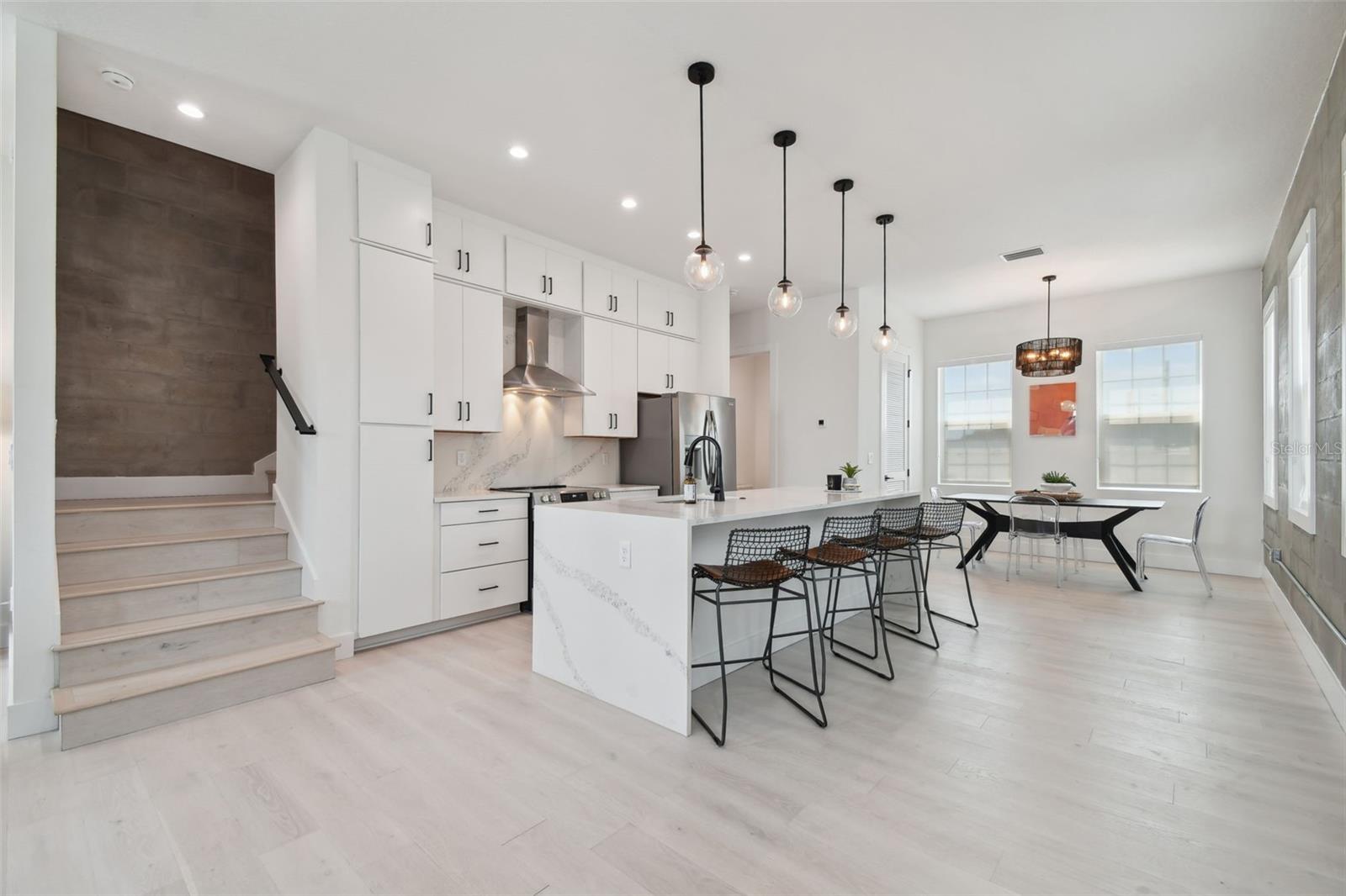 Image 18 of 41 For 2758 5th Avenue S