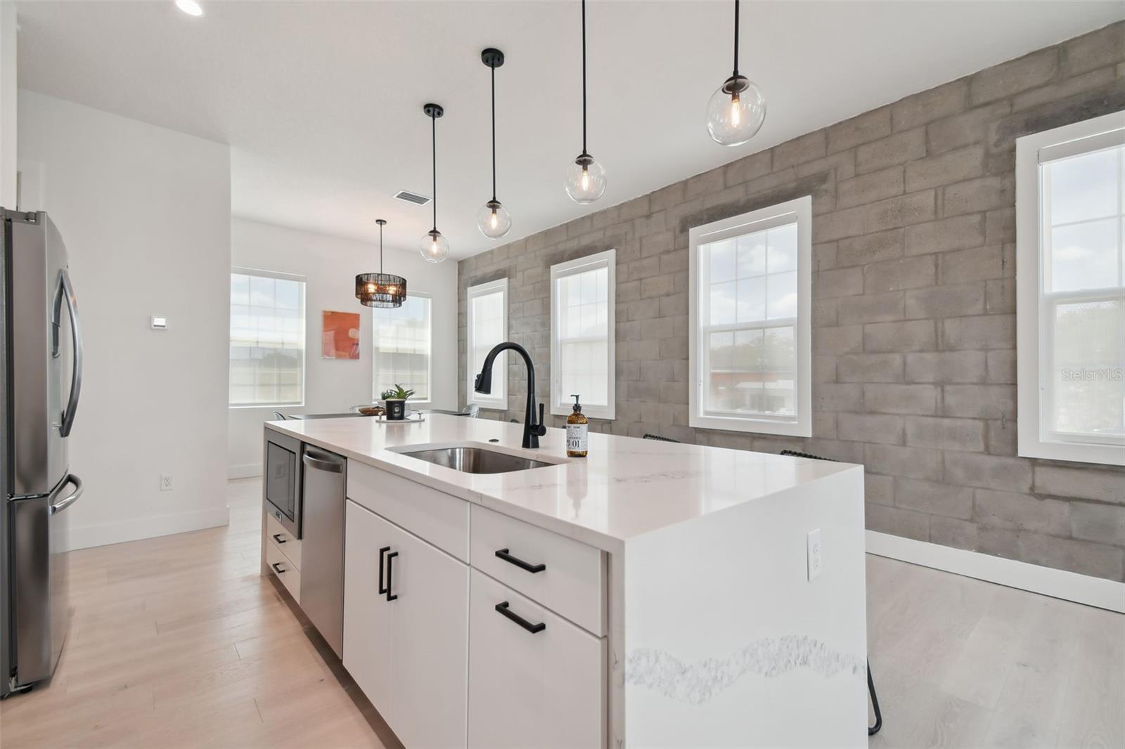 Image 20 of 41 For 2758 5th Avenue S