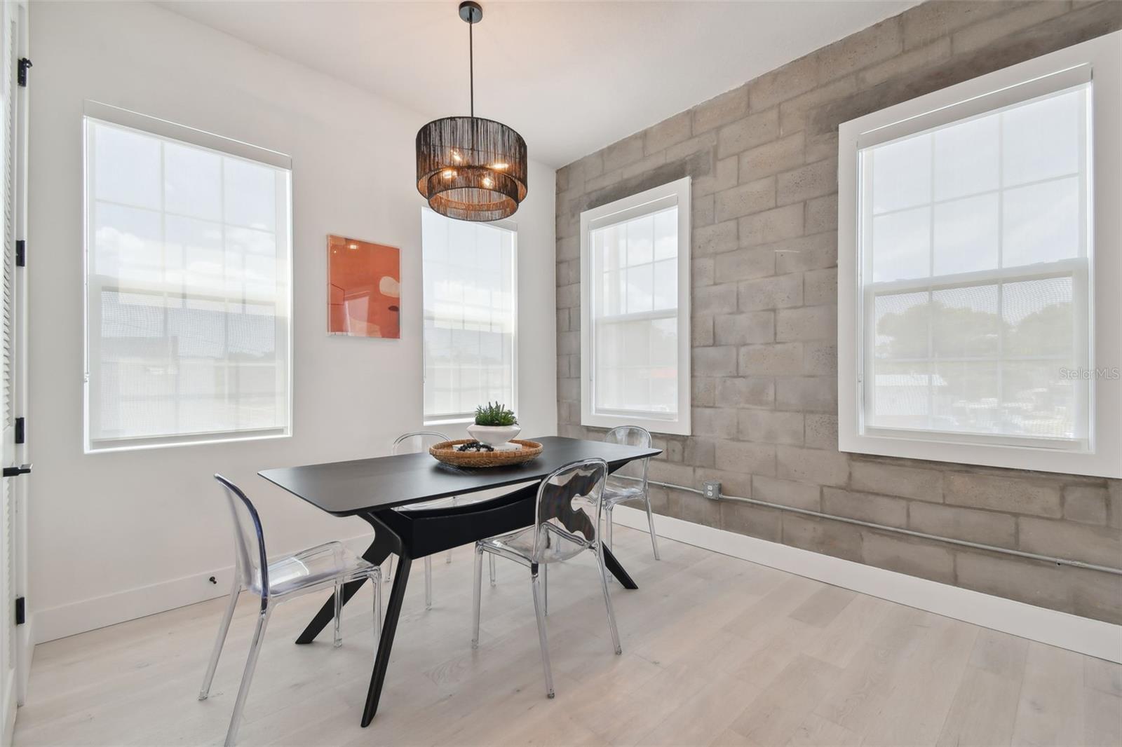 Image 22 of 41 For 2758 5th Avenue S