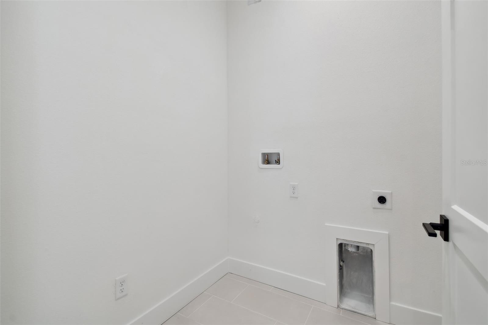 Image 36 of 41 For 2758 5th Avenue S